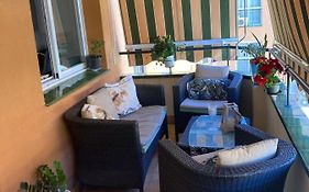 Central Apartment Walking Distance To The Beach